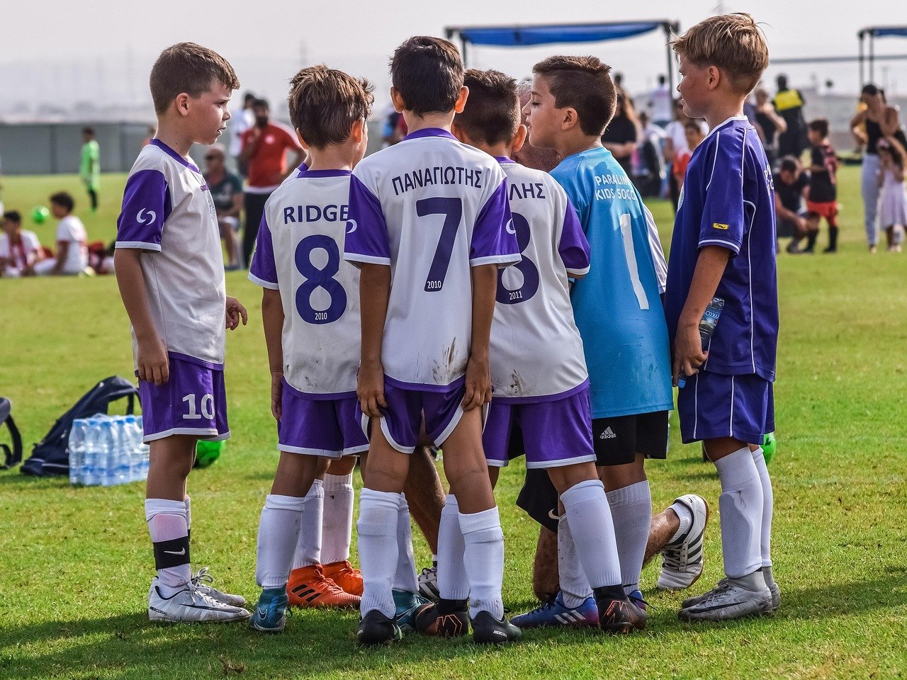 Líder escuchando a su equipo